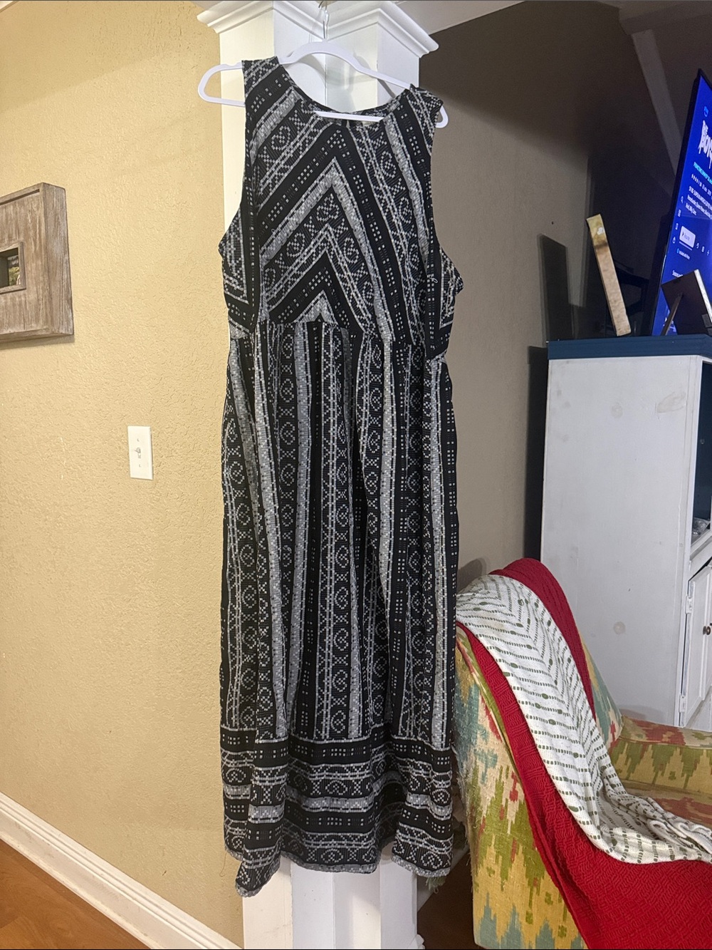 True Craft Black and White Geometric Sleeveless Maxi Dress